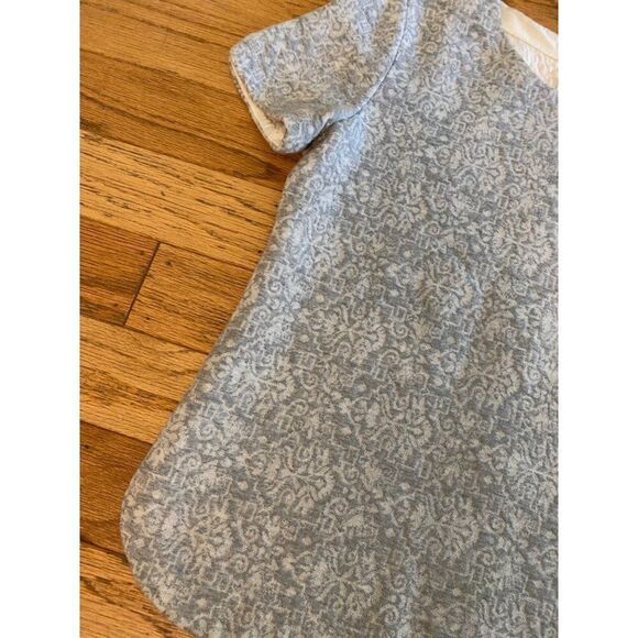 J.Crew Women’s thick grey Short Sleeve Patterned Shirt With Back Zipper sz small - Picture 2 of 9